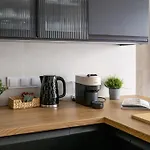 City Center Modern Apartment By Ecru Wwa63