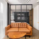 City Center Modern Apartment By Ecru Wwa63