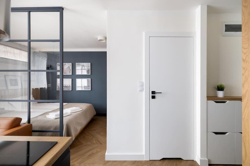City Center Modern By Ecru Wwa63 Apartment